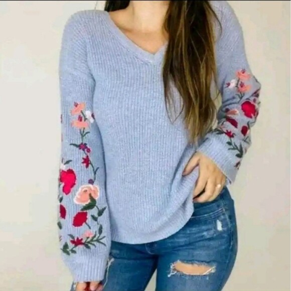 American Eagle Outfitters Sweaters - American Eagle embroidered purple v neck sweater size S